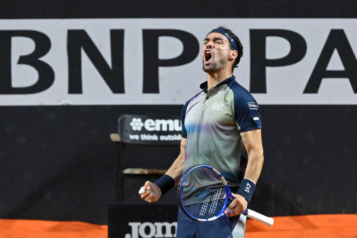 Fognini esulta energicamente dopo una vittoria sulla terra rossa