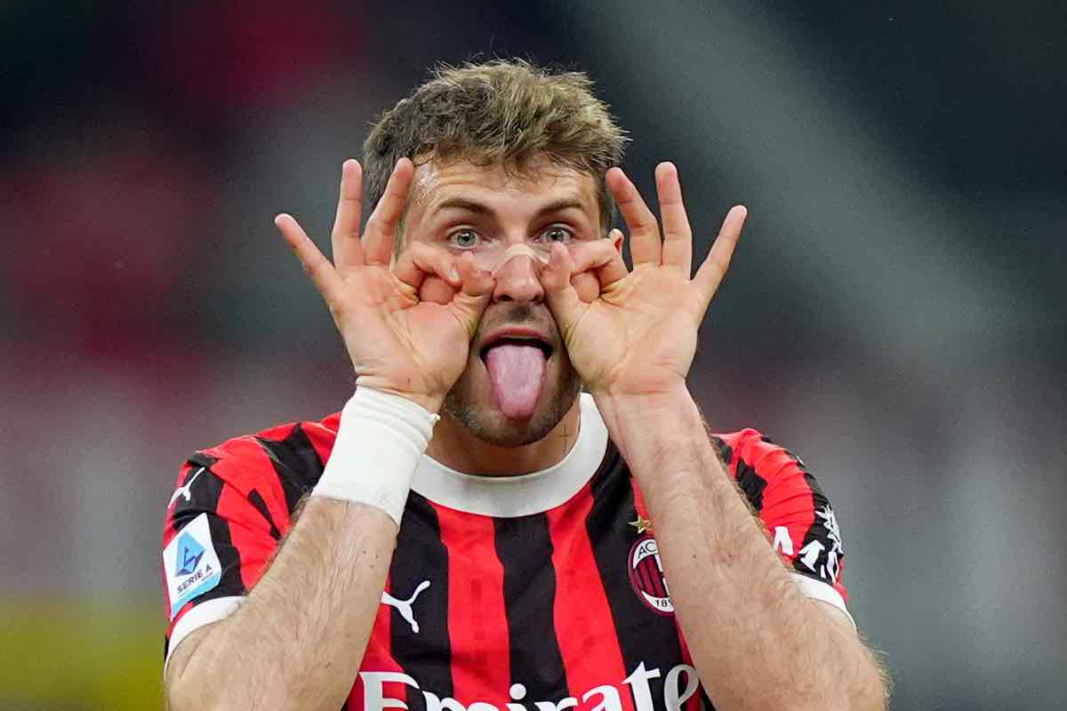 Santiago Gimenez esulta dopo il gol