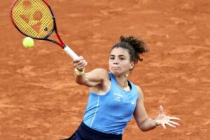 Paolini in azione col dritto al Roland Garros