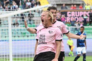 L'esultanza del Palermo dopo aver trovato il gol