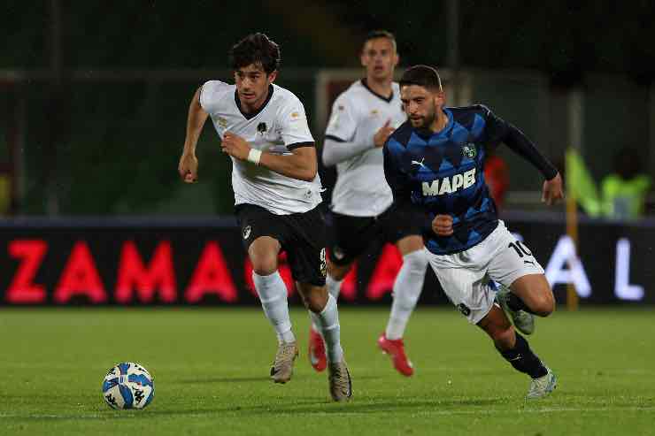 Shpendi prova ad arrivare su un pallone vagante