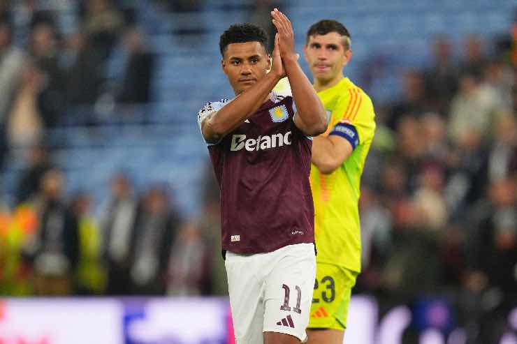 Watkins applaude il suo pubblico a fine match