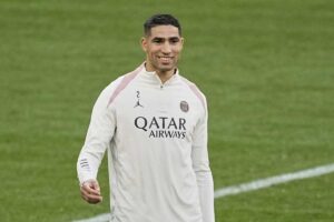 Hakimi sorridente