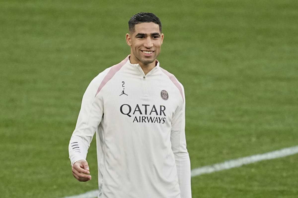 Hakimi sorridente