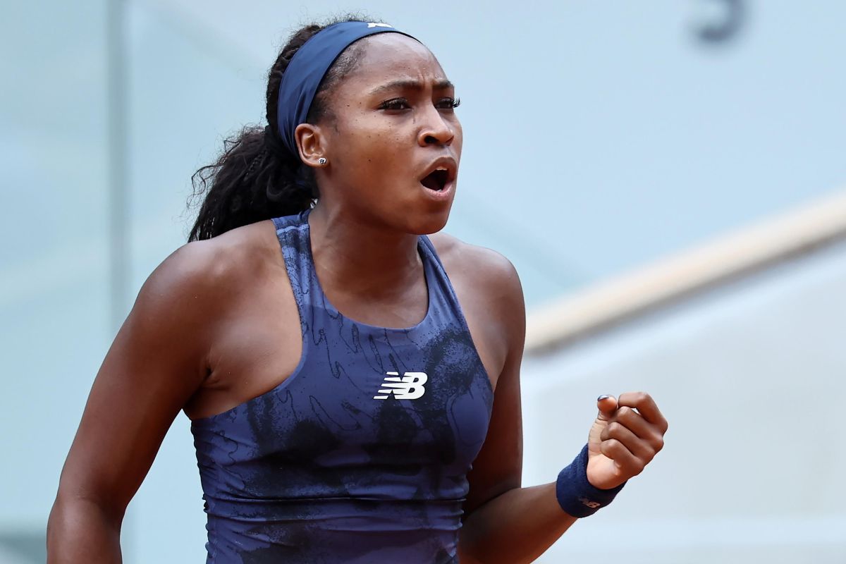 Coco Gauff esulta dopo una vittoria al Roland Garros