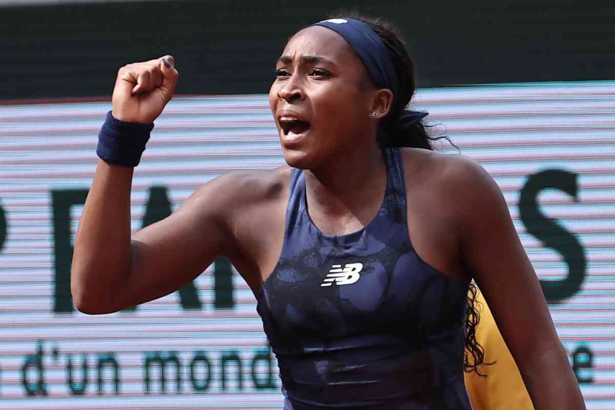 Coco Gauff esulta dopo una vittoria al Roland Garros