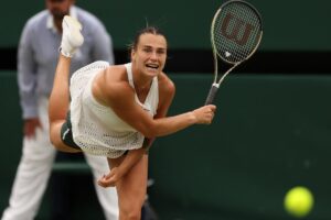 Sabalenka al servizio sull'erba di Wimbledon