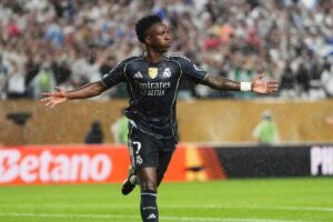 Vinicius esulta dopo aver messo a segno un gol