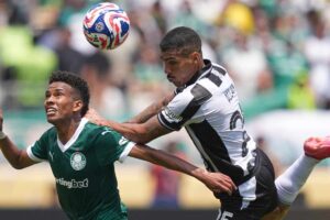 Allan stacca in modo imperioso per anticipare il suo marcatore