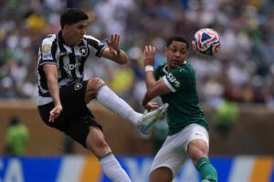 Intervento in ritardo del calciatore del Botafogo