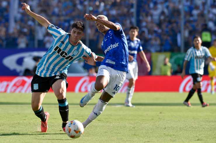 Centrocampista del Cruzeiro a contrasto