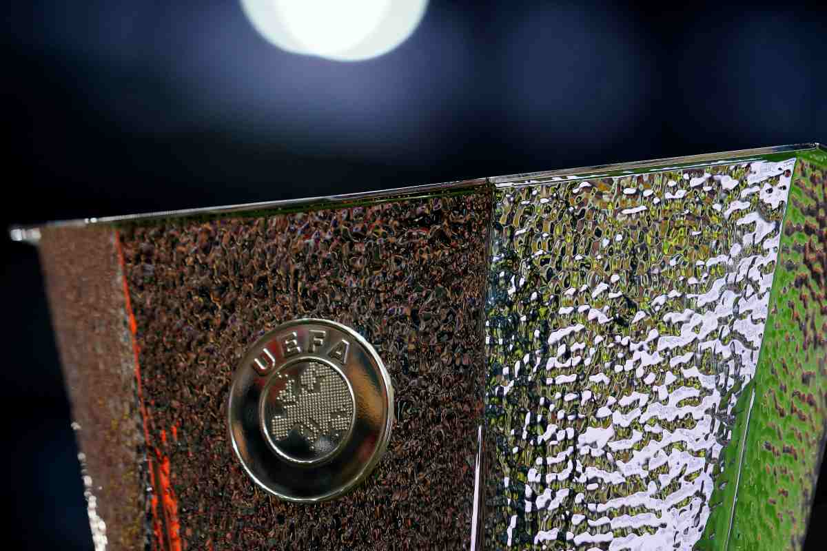 Trofeo Europa League in bella mostra