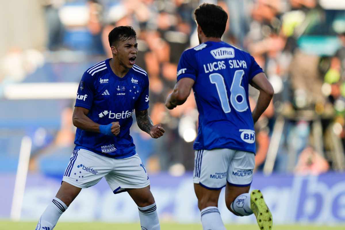 Kaio Jorge esulta dopo aver messo un gol