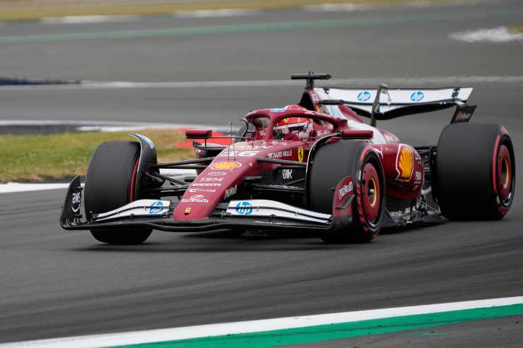 Charles Leclerc alla guida della sua Ferrari