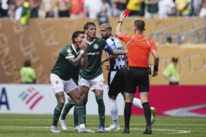 Letexier espelle un calciatore