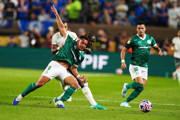 Traffico in mezzo al campo con il Palmeiras protagonista