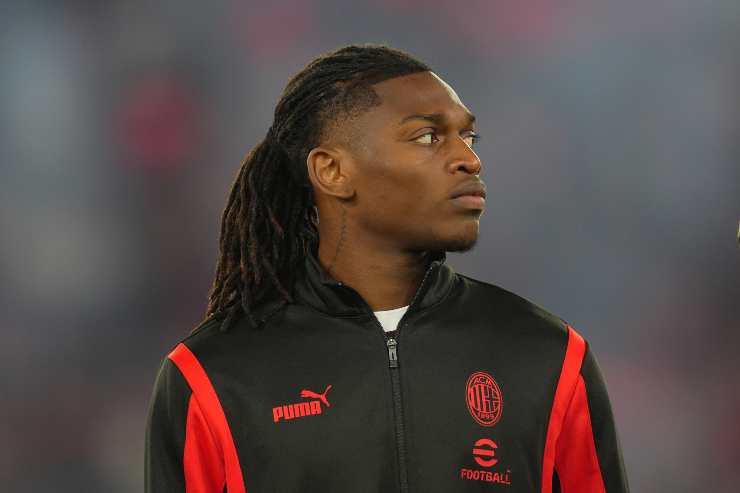 Rafa Leao prima dell'inizio del match