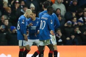 I giocatori dei Rangers festeggiano il gol