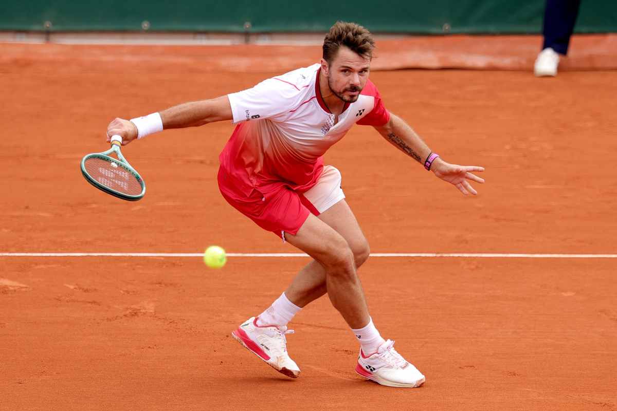 Stan Wawrinka in azione con il rovescio sulla terra battuta