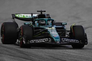 Stroll in procinto di chiudere la curva