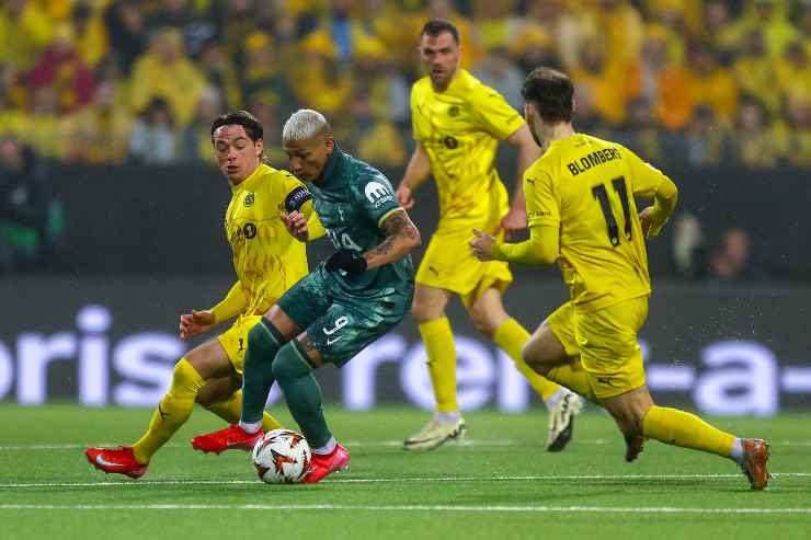 La difesa del Bodo Glimt non lascia varchi a RIcharlison