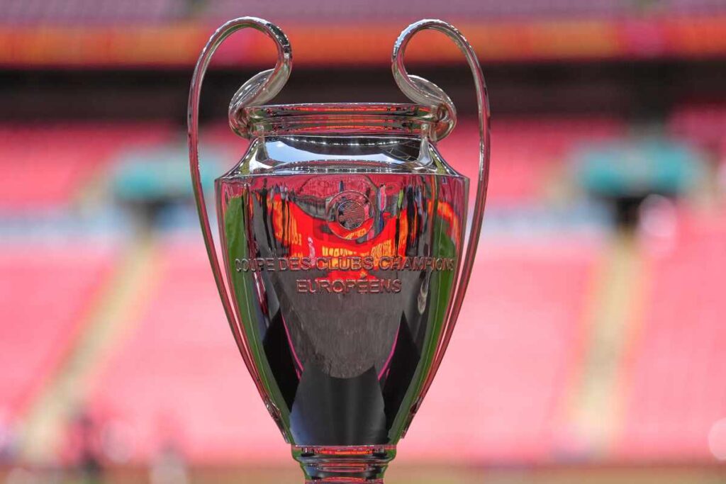 Trofeo della Champions League in bella mostra