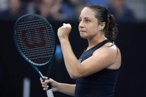 Elisabetta Cocciaretto esulta mostrando il pugno