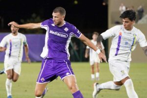 Edin Dzeko, attaccante della Fiorentina