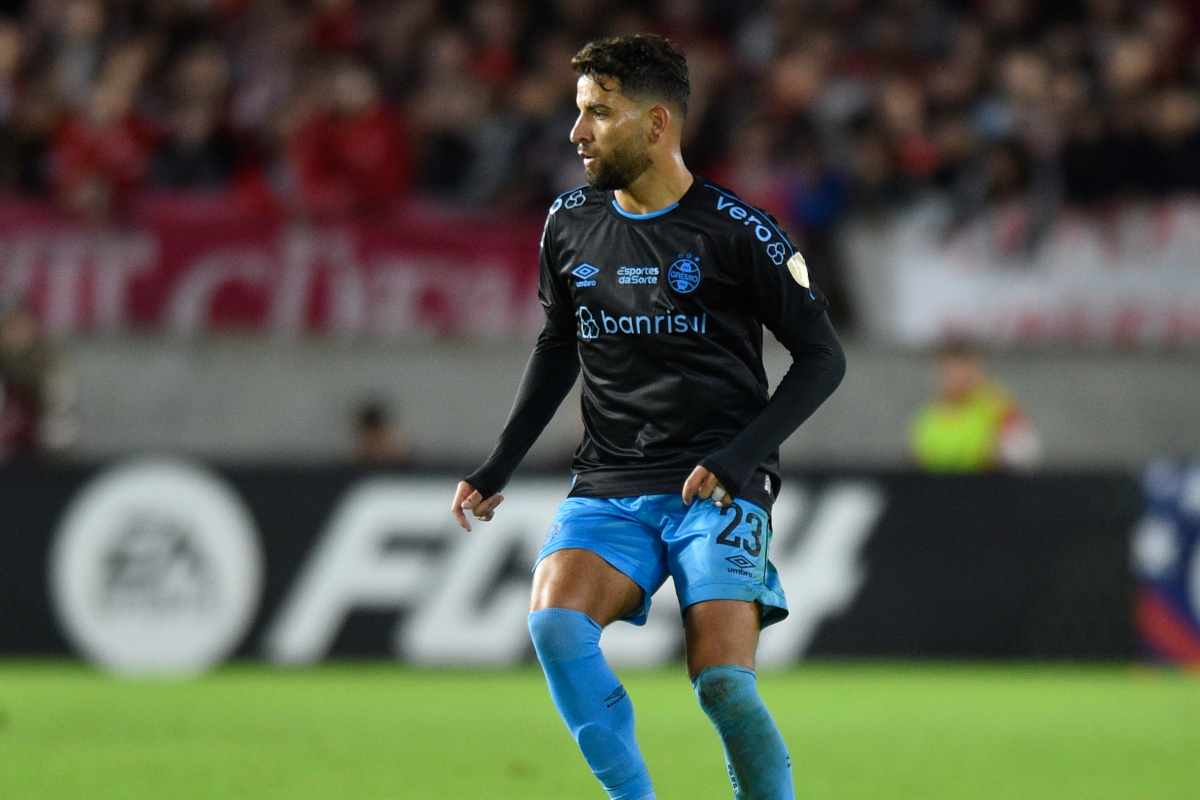 Sortita sulla fascia di un calciatore del Gremio