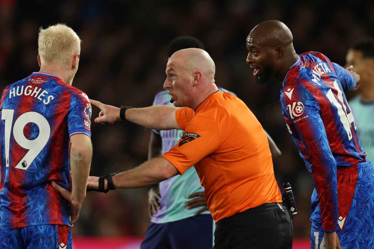 Hughes redarguito verbalmente dall'arbitro dell'incontro