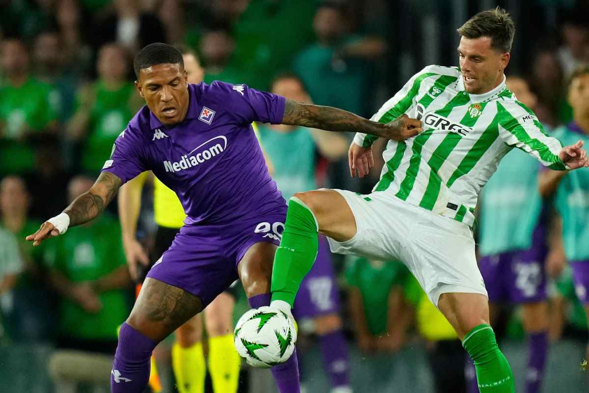 Giovanni Lo Celso contende un pallone a Folorunsho