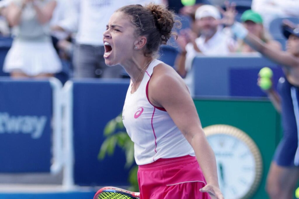 Jasmine Paolini esulta energicamente durante un match a Cincinnati