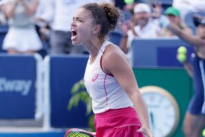 Jasmine Paolini esulta energicamente durante un match a Cincinnati