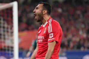 Esultanza rabbiosa di Pavlidis dopo il gol