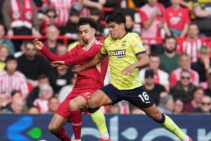 Il Southampton tenta un'azione offensiva