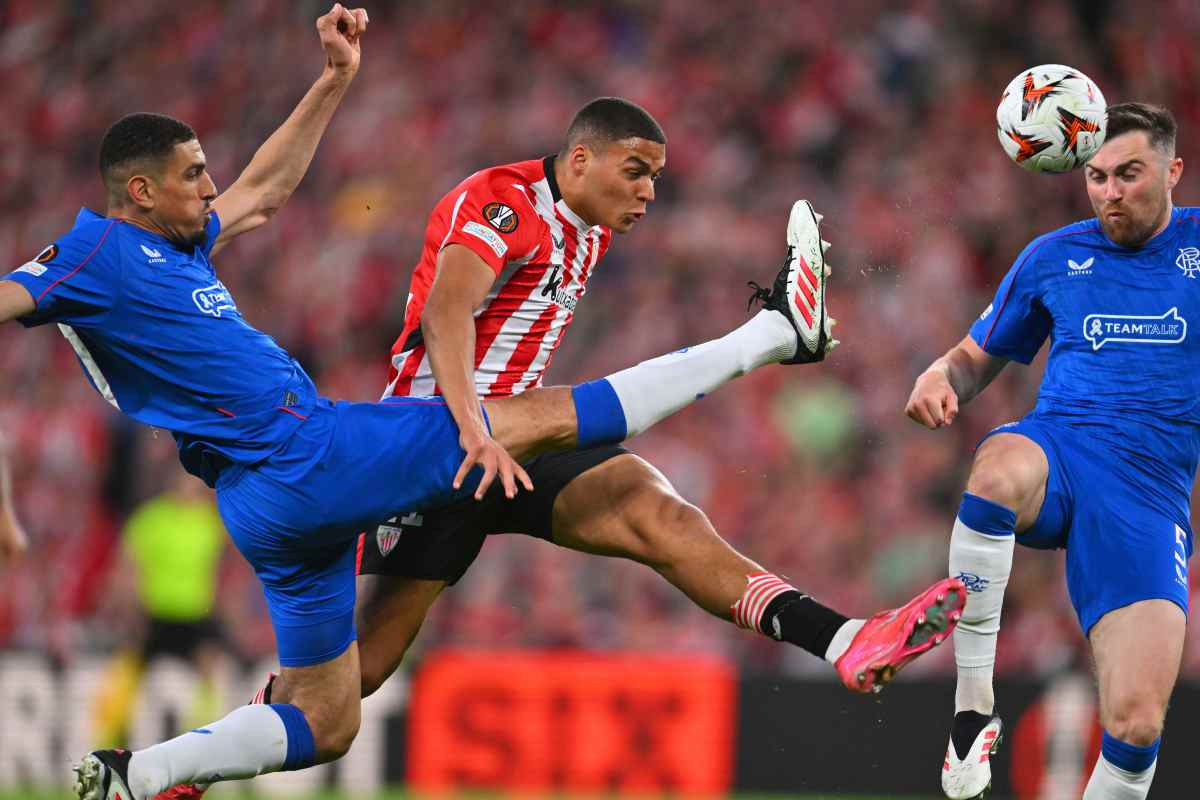 Intervento in extremis di un calciatore dei Rangers