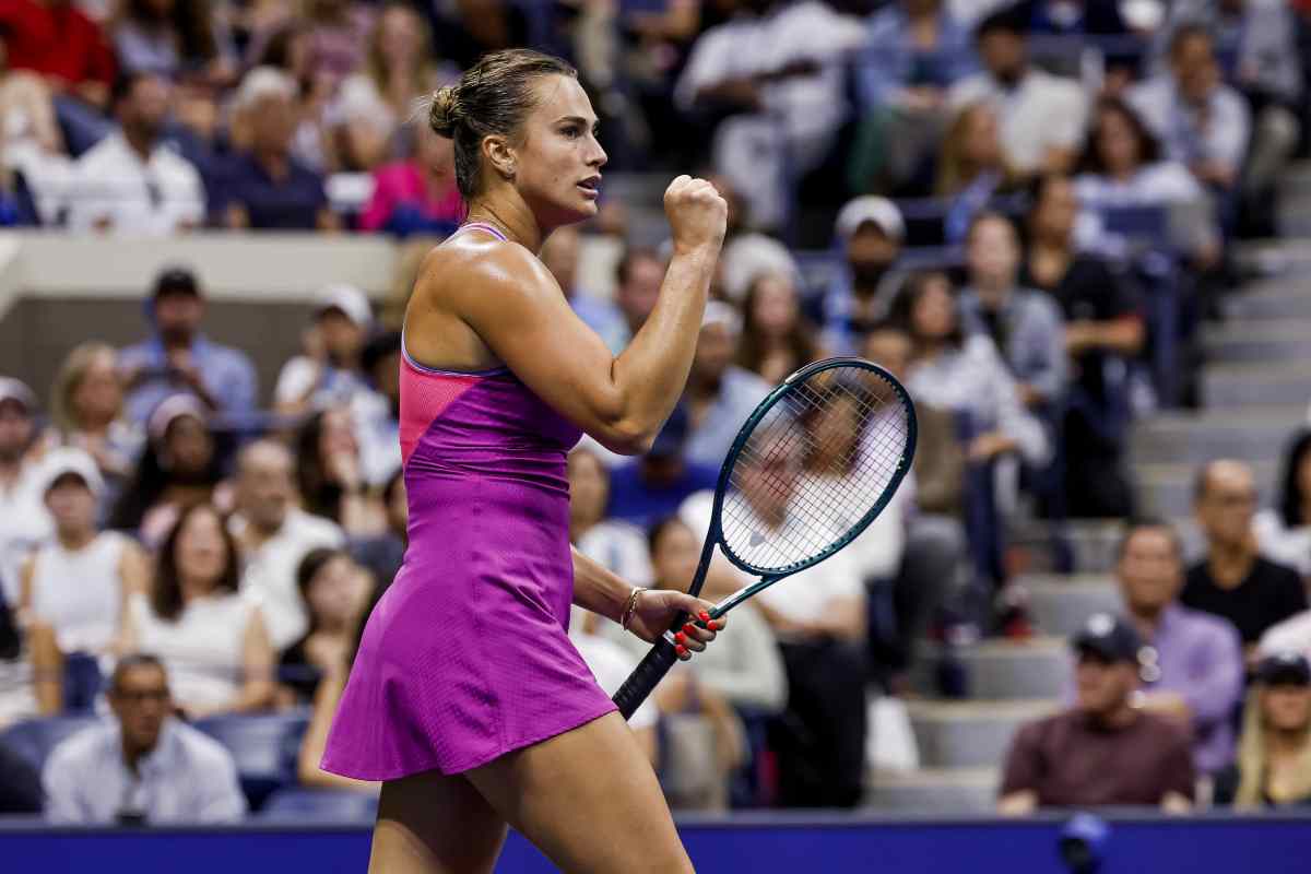 Sabalenka esulta alzando il pugno