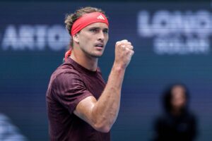 Zverev esulta alzando il pugno