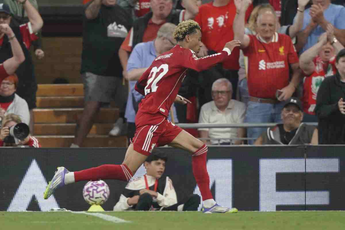 Ekitike esulta dopo un gol