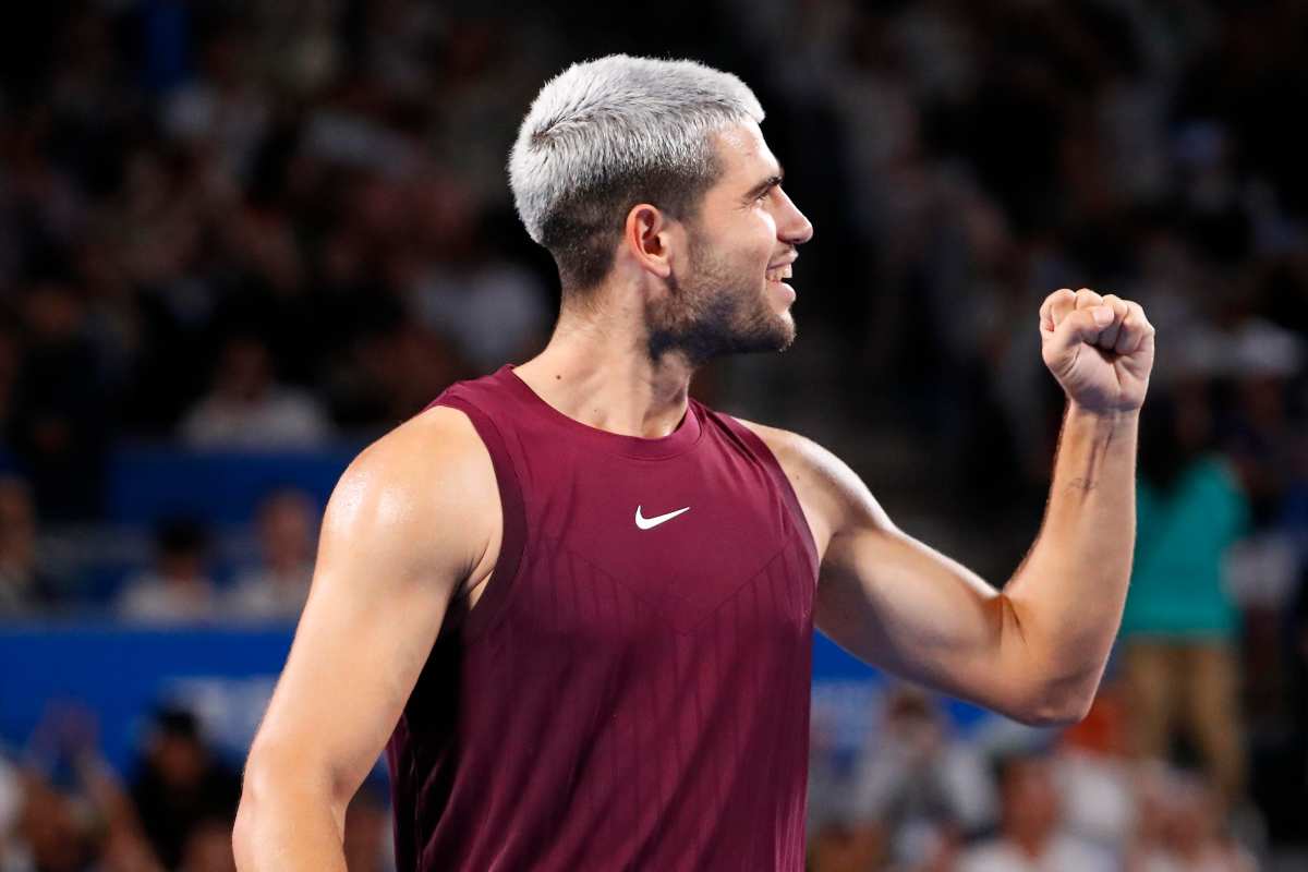 Alcaraz esulta dopo una vittoria all'Atp 500 di Tokyo