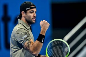 Berrettini festeggia la vittoria alzando il pugno