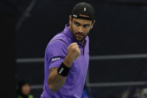 Berrettini esulta facendo il pugno