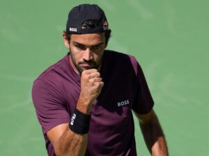 Berrettini esulta facendo il pugno