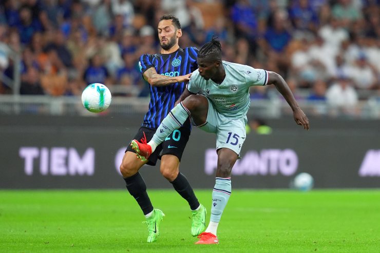 Calhanoglu in contrasto 