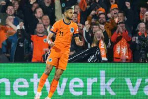 L'esultanza di Gakpo dopo il gol