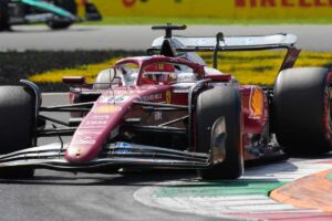 Leclerc imposta una curva