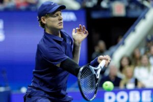 Sinner in azione col dritto allo US Open 2025