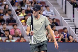 Sinner in campo all'Atp 500 di Pechino