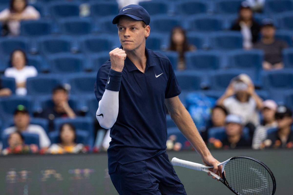Sinner esulta dopo aver vinto un punto all'Atp 500 di Pechino