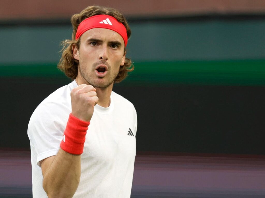 Tsitsipas esulta dopo aver vinto un punto